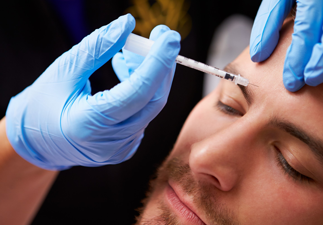 Nos consultórios dermatológicos, a aplicação de toxina botulínica é um dos procedimentos mais procurados pelos homens.